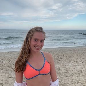 Jolyn bikini top🤩